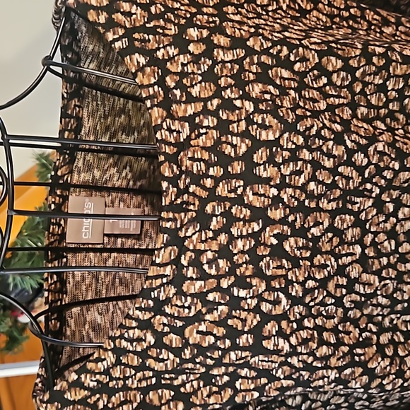 👚CHICO'S ABSTRACT PRINT TOP👚 - Picture 5 of 9